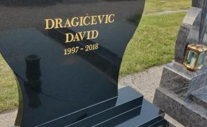 Foto: Facebook / David Dragičević dobio spomenik