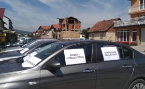 Foto: Uskopljeinfo.com / Nove poruke na automobilima u Gornjem Vakufu