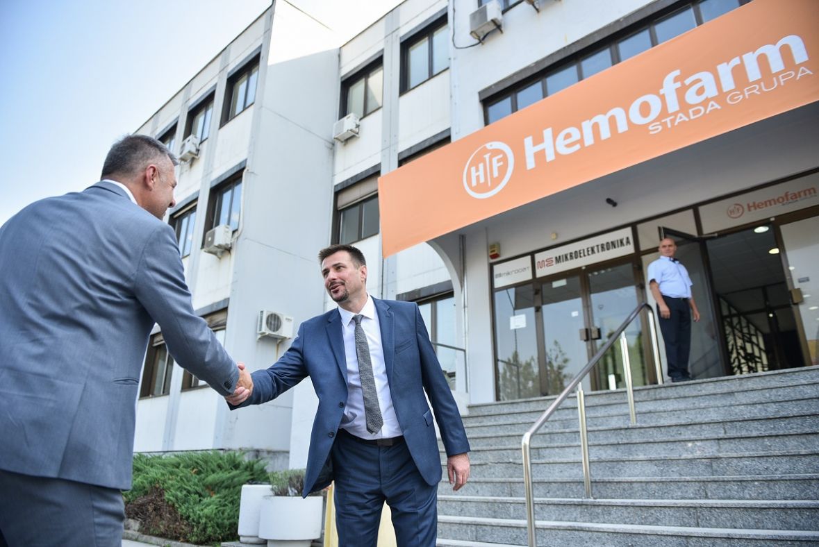 Foto: Hemofarm/Radojičić u posjeti Hemofarmu