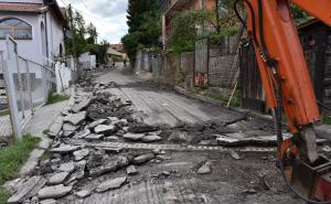 Foto: Općina Centar / Započeli radovi na sanaciji saobraćajnice u Ulici Urjan Dedina
