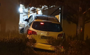 FOTO: 24sata.hr / Automobilom uletio u porodičnu kuću