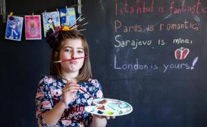 Foto: Armin Durgut / Pixsell / Djevojčica Asya Isović iz Sarajeva odlučila je kraljici Elizabeti poslati razglednicu, pjesmicu i crtež