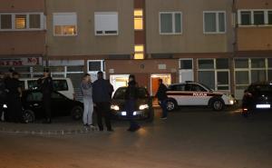 Foto: Dženan Kriještorac / Radiosarajevo.ba / Policija ispred zgrade gdje se dogodilo ubistvo