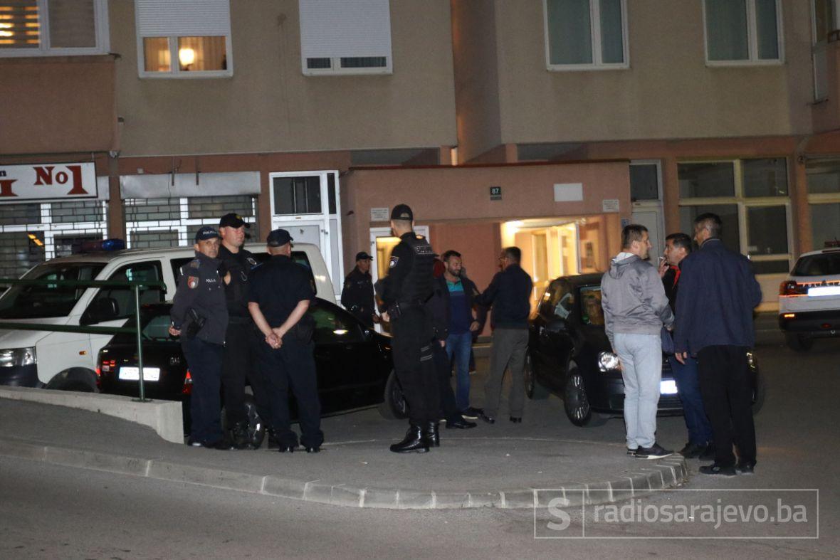Foto: Dženan Kriještorac / Radiosarajevo.ba/Policija ispred zgrade gdje se dogodilo ubistvo