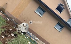 Foto: Bljesak.info / Stijena se obrušila na kuću kraj Mostara