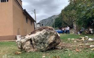 Foto: Bljesak.info / Stijena se obrušila na kuću kraj Mostara