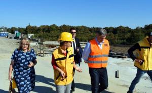 Foto: Vijeće ministara BiH / Denis Zvizdić posjetio je danas gradilište mosta Svilaj na rijeci Savi