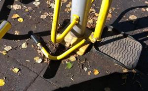 Foto: Park / Oštećene sprave za vježbanje u Vilsonovom šetalištu