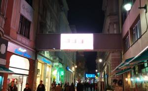 FOTO: Facebook / LED ekran u ulici Ferhadija