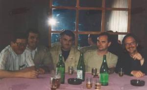 Foto: Privatni album / Fotografije iz privatne arhive prikazuju kako se Handke šetao Srebrenicom i Višegradom 1996. godine