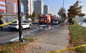 Foto: Admir Kuburović / Radiosarajevo.ba / Vatrogasci ugasili zapaljeni automobil
