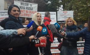 Foto: Radiosarajevo.ba / Protest dijaliznih pacijenta ispred KCUS-a