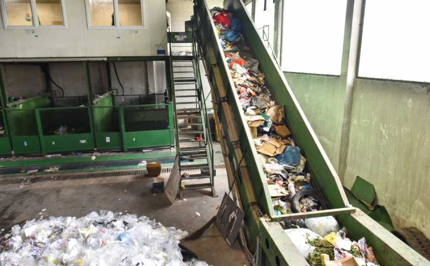 Sortirnica ambalažnog otpada na deponiji Smiljevići