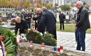 Foto: A. Kuburović/Radiosarajevo.ba / Vijenci i svijeće za poginule pripadnike HVO-a u Sarajevu