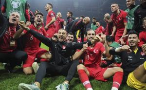 Foto: AA / Turski igrači slave nakon plasmana na EURO 