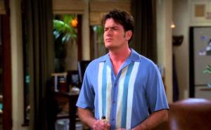 Foto: Twitter / Charlie Sheen, insert iz serije "Two and a half men"