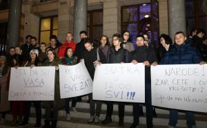 Foto: Dž. Kriještorac/Radiosarajevo.ba / Protesti ispred Vijećnice zobg stanja u Zavodu Pazarić