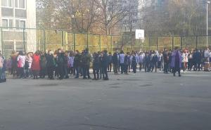 Foto: Facebook / Evakuirani učenici OŠ "Mehmedalija Mak Dizdar"