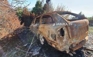 Foto: Jabuka.tv / Na Planinici zapaljena ukradena Škoda Octavia