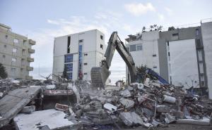FOTO: AA / Počelo uklanjanje ostataka zgrada srušenih u zemljotresu u Draču