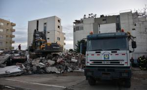 FOTO: AA / Počelo uklanjanje ostataka zgrada srušenih u zemljotresu u Draču