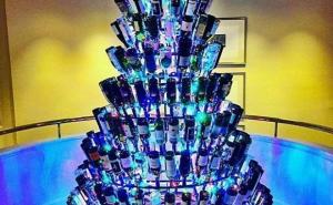 Foto: Instagram / Božićno drvo od vinskih flaša
