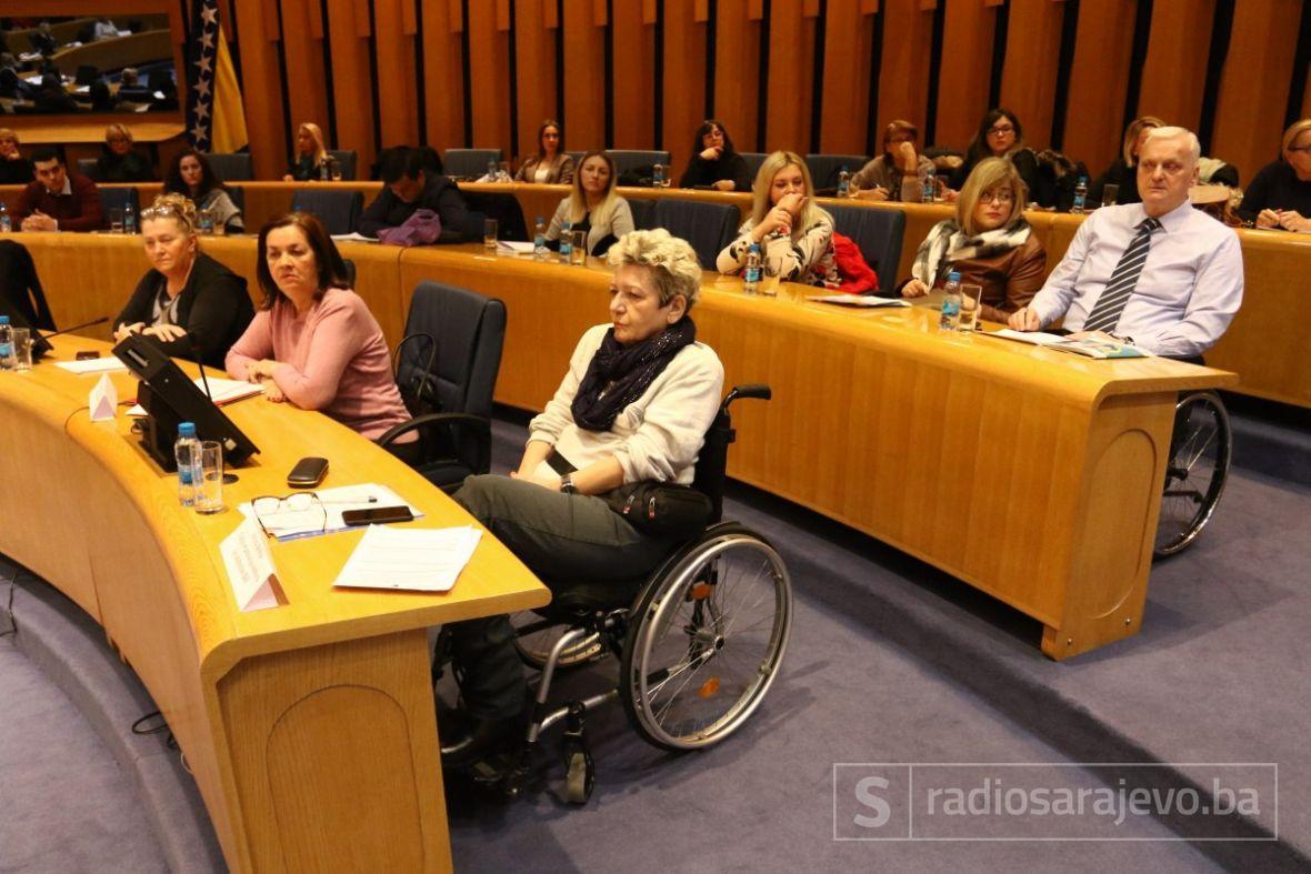 Foto: Dž. Kriještorac/Radiosarajevo.ba/Konferenciji o temi „Primjeri dobre prakse saradnje organizacija osoba s invaliditetom i lokalnih zajednica u BiH"