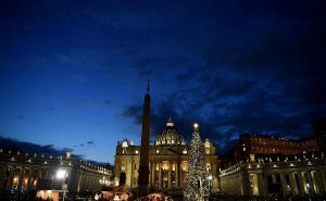 Foto: EPA-EFE / Božićno drvo i jaslice postavljeni u Vatikanu
