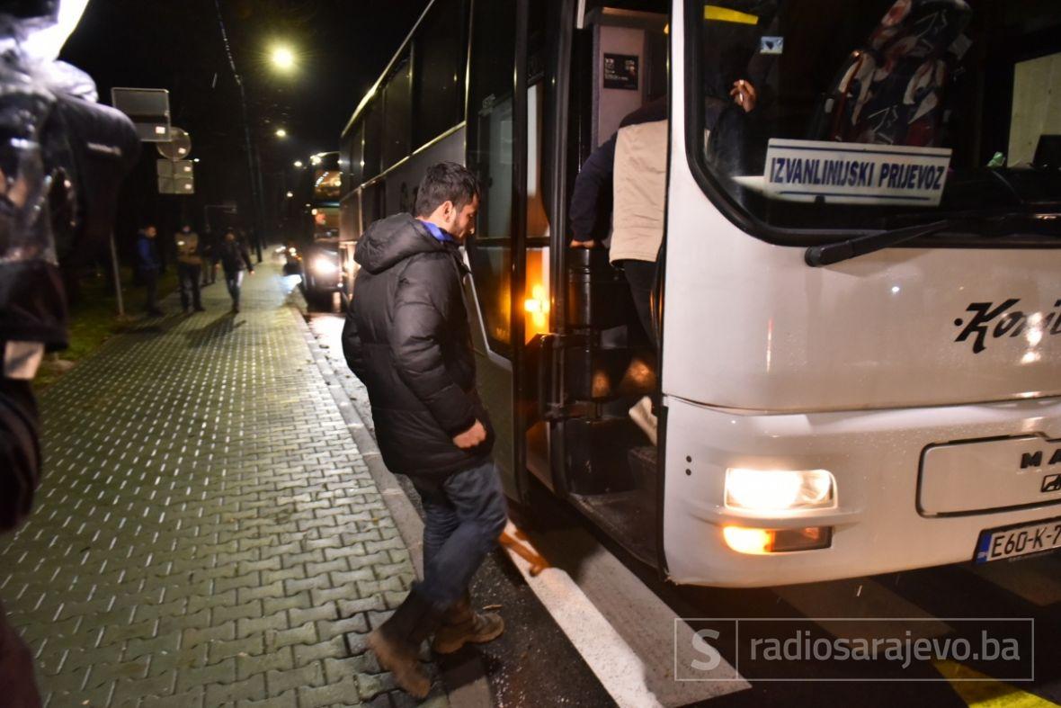 Foto: A. Kuburović/Radiosarajevo.ba/Migranti iz Vučjaka stigli u Sarajevo