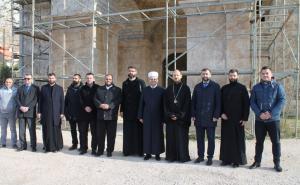 Foto: Muftijstvo mostarsko / Mostarski muftija uručio vladiki Dimitriju donaciju za obnovu crkve 