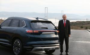 FOTO: AA / Turski predsjednik Erdogan je potom sjeo za volan