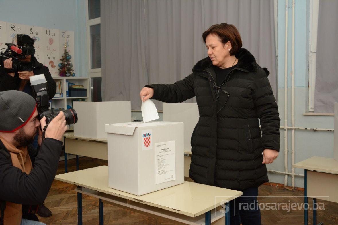 Gladak analni seks