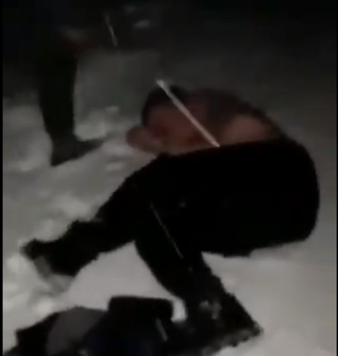 Foto: Screenshot/Snimak brutalnog prebijanja dilera u Rusiji