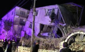 FOTO: AA / Urušeno je nekoliko zgrada u zemljotresu koji je pogodio istočni turski grad Elazig