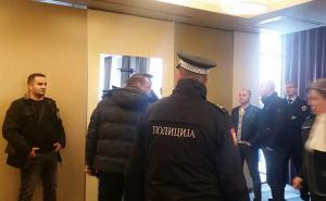 Foto: RTRS / Policija intervenirala na sjednici Glavnog odbora Socijalističke partije