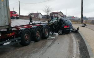 Foto: Cazin.ba / Saobraćajna nesreća u Cazinu, mjestu Lojićka