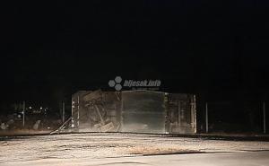 Foto: Bljesak.info / Olujni vjetar u Mostaru prevrće kontejnere
