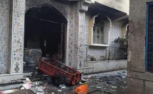 Foto: Twitter / U Delhiju zapaljena džamija