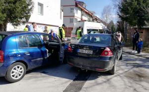 Foto: Radiosarajevo.ba  / Sudar dva vozila na Dobrinji