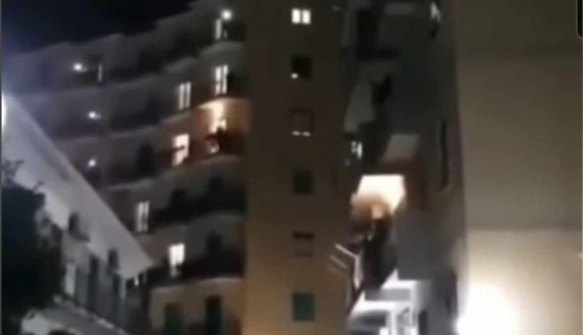 Printscreen/Pjesma na balkonima u Napulju