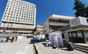 Foto: Radiosarajevo.ba / Tunel za dezinfekciju ispred Opće bolnice