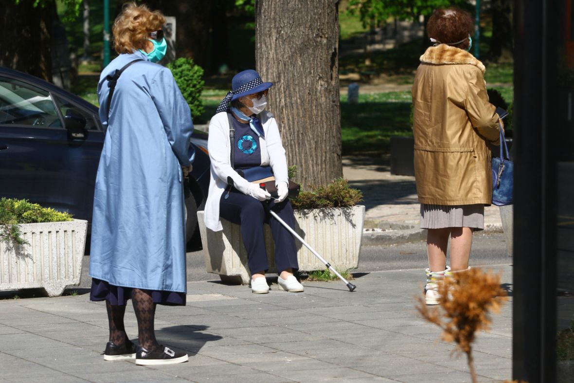 Foto: Dž. K. / Radiosarajevo.ba/Penzioneri na ulicama nakon ublažavanja mjera