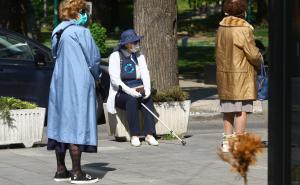 Foto: Dž. K. / Radiosarajevo.ba / Penzioneri na ulicama nakon ublažavanja mjera