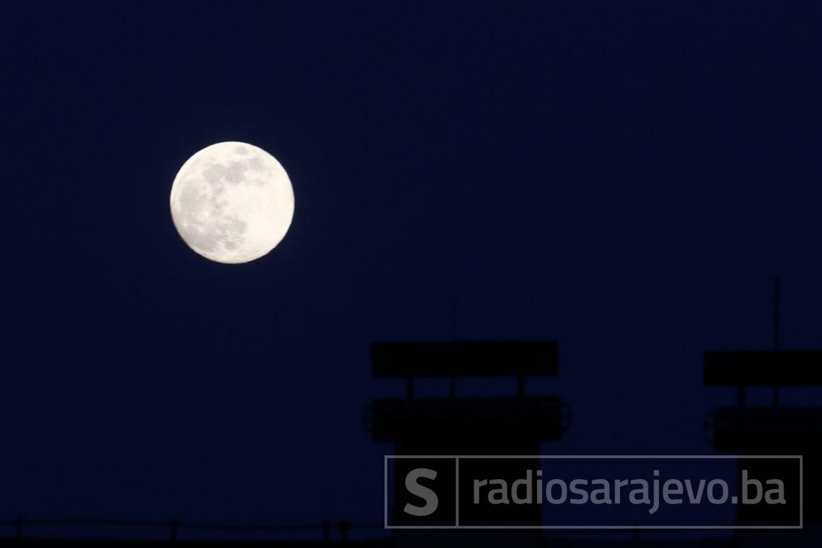 Pun mjesec iznad Sarajeva - undefined