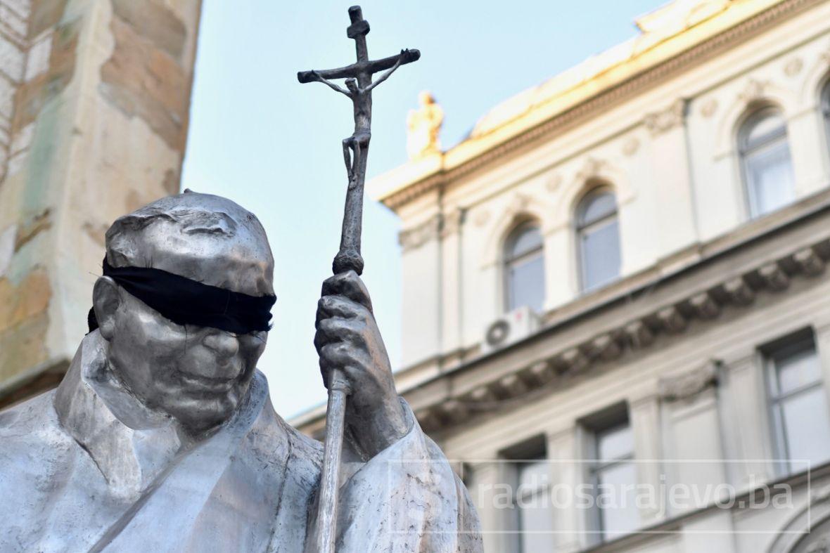 Crni povez preko očiju pape Ivana Pavla II - undefined