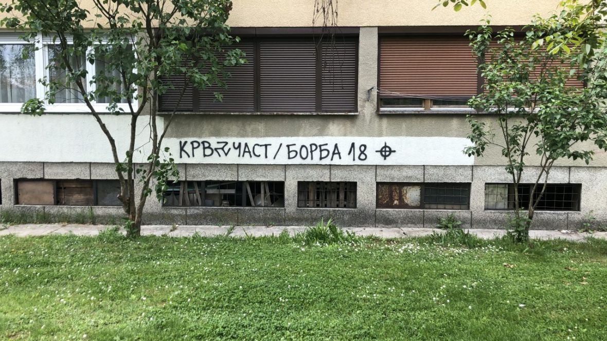U centru Prijedora ispisani su simboli grupa “Combat 18” i “Blood and Honour” - undefined