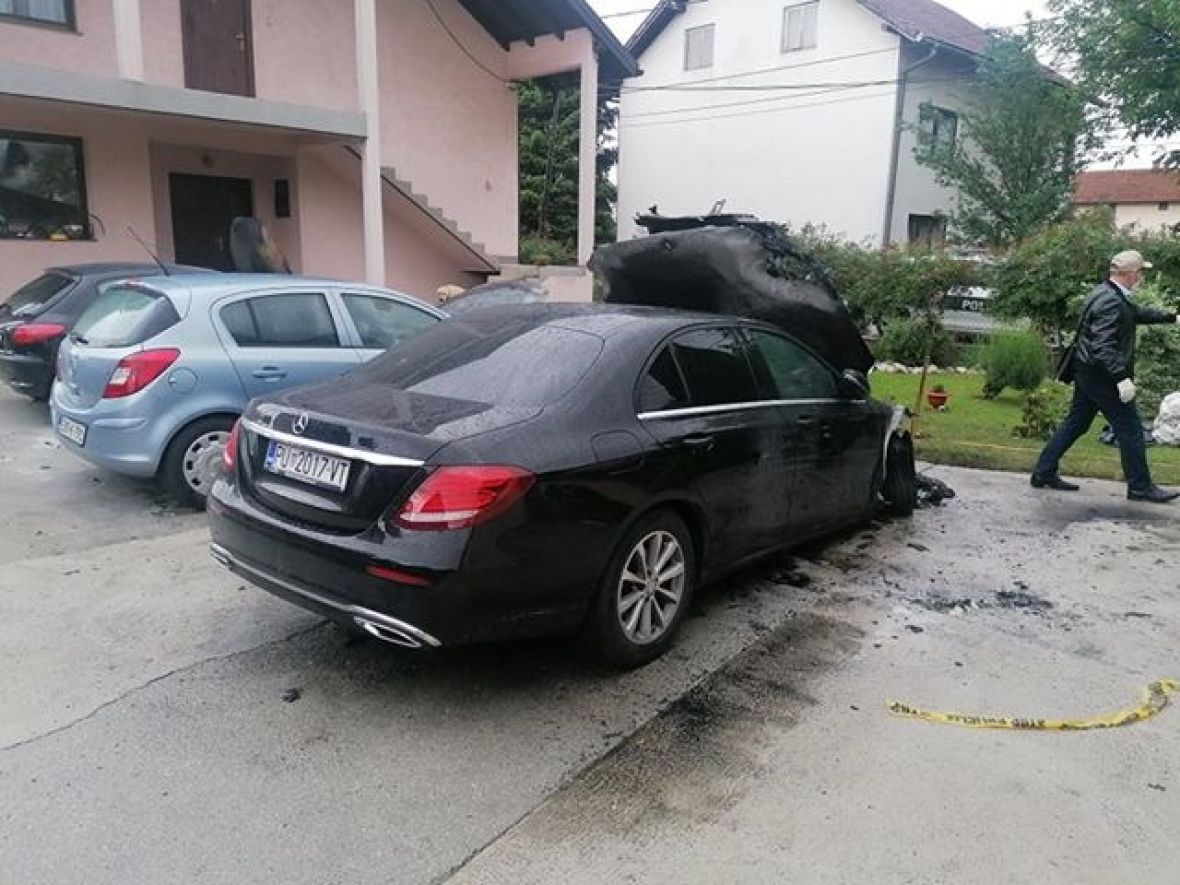 Mercedes zapaljen u Sarajevu - undefined