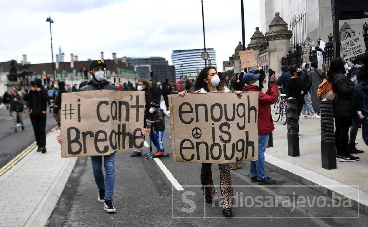 Hiljade ljudi na antirasističkom protestu u Londonu - undefined