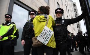 Foto: EPA-EFE / Hiljade ljudi na antirasističkom protestu u Londonu