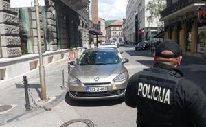 FOTO: Radiosarajevo.ba / Policijski automobili ispred hotela 